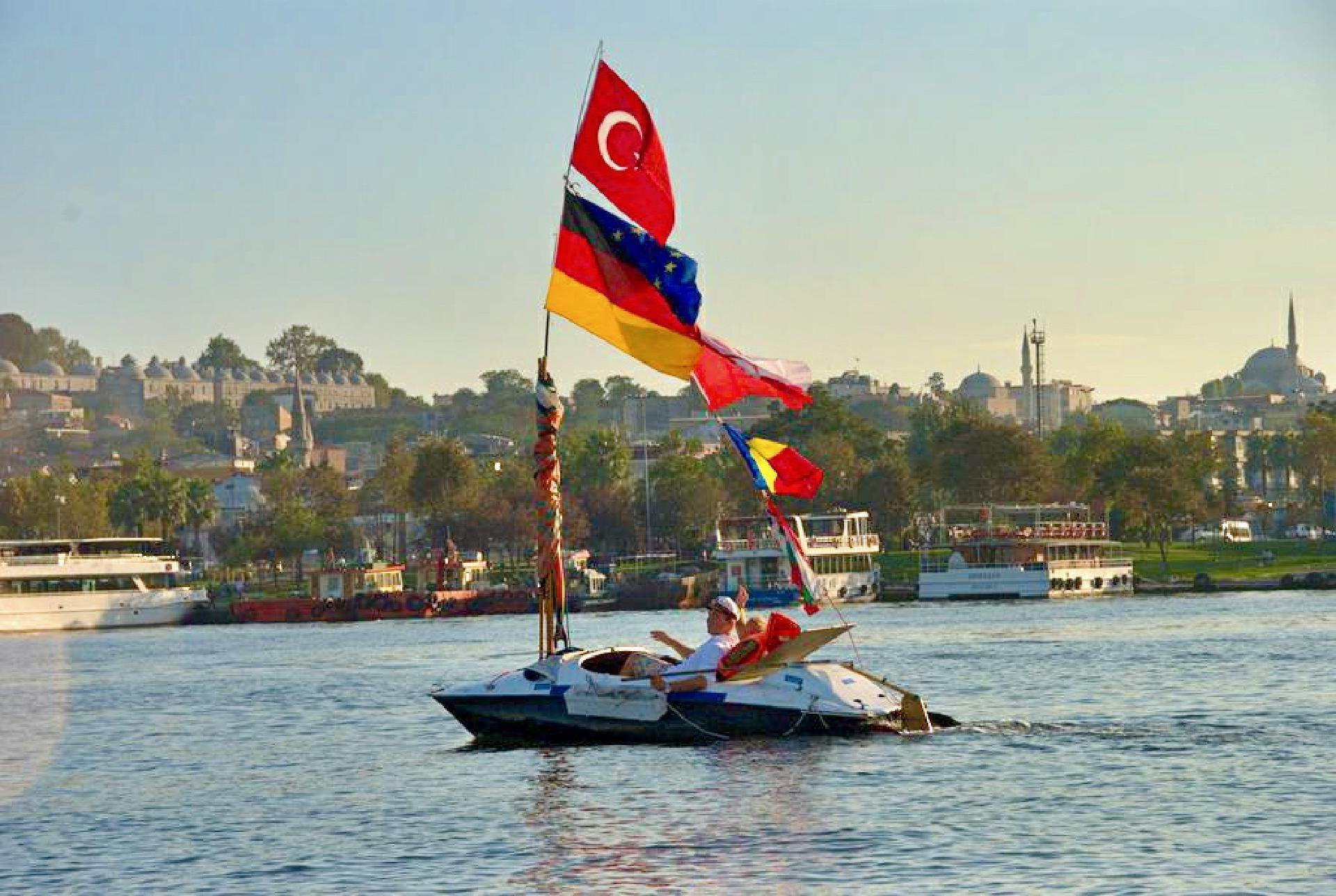 Mit dem Tretboot nach Istambul 2013